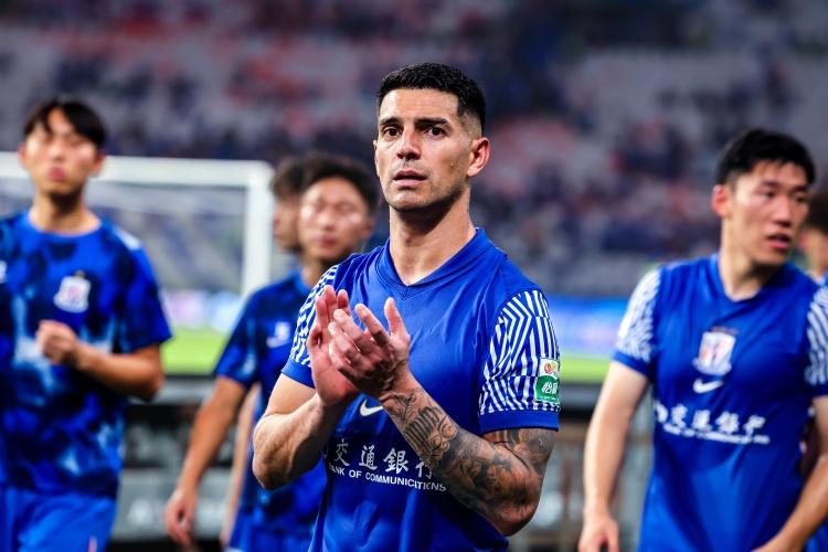 足球报：申花把握机会能力不理想，胜“克星”保留一丝夺冠可能